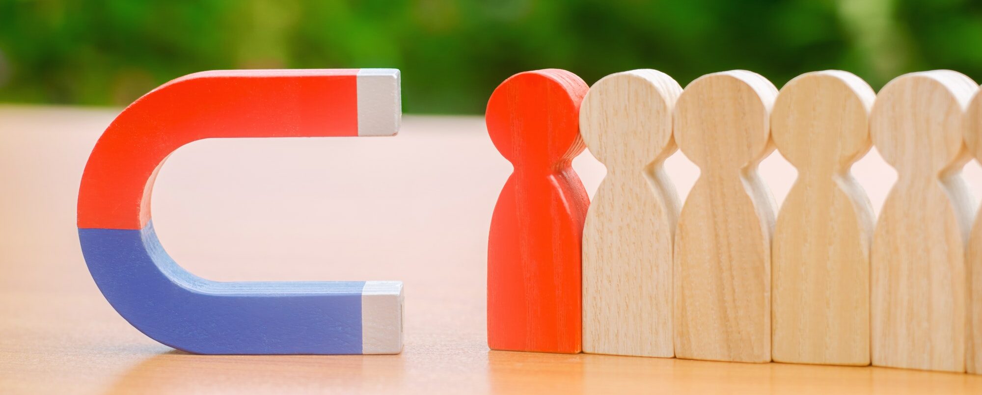 Wooden figures of people and a magnet